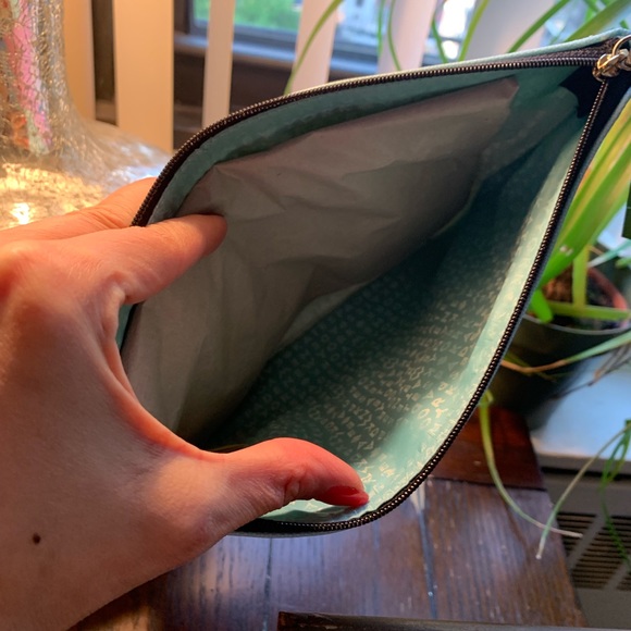 ⛔️SOLD⛔️Authentic Kate Spade CAR-CUTE Zip pouch - Picture 7 of 8